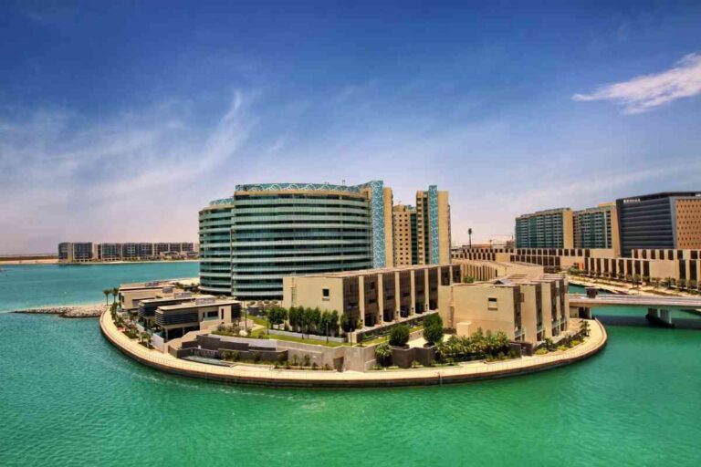 Al Muneera Al Raha Beach