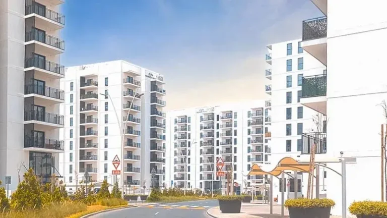 Waters Edge Yas Island: Stylish 3BR Apartment for Rent